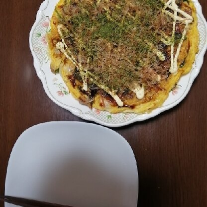 お餅を使ったお好み焼き初めて作ってみました。どんな風になるかドキドキでしたがふんわり美味しく出来ました。旦那も娘も絶賛してました。また作ります！